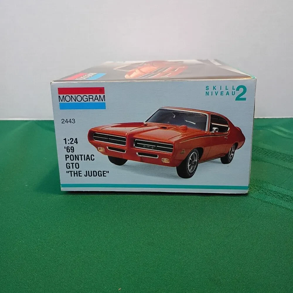 Monogram Model Kit '69 Pontiac GTO 